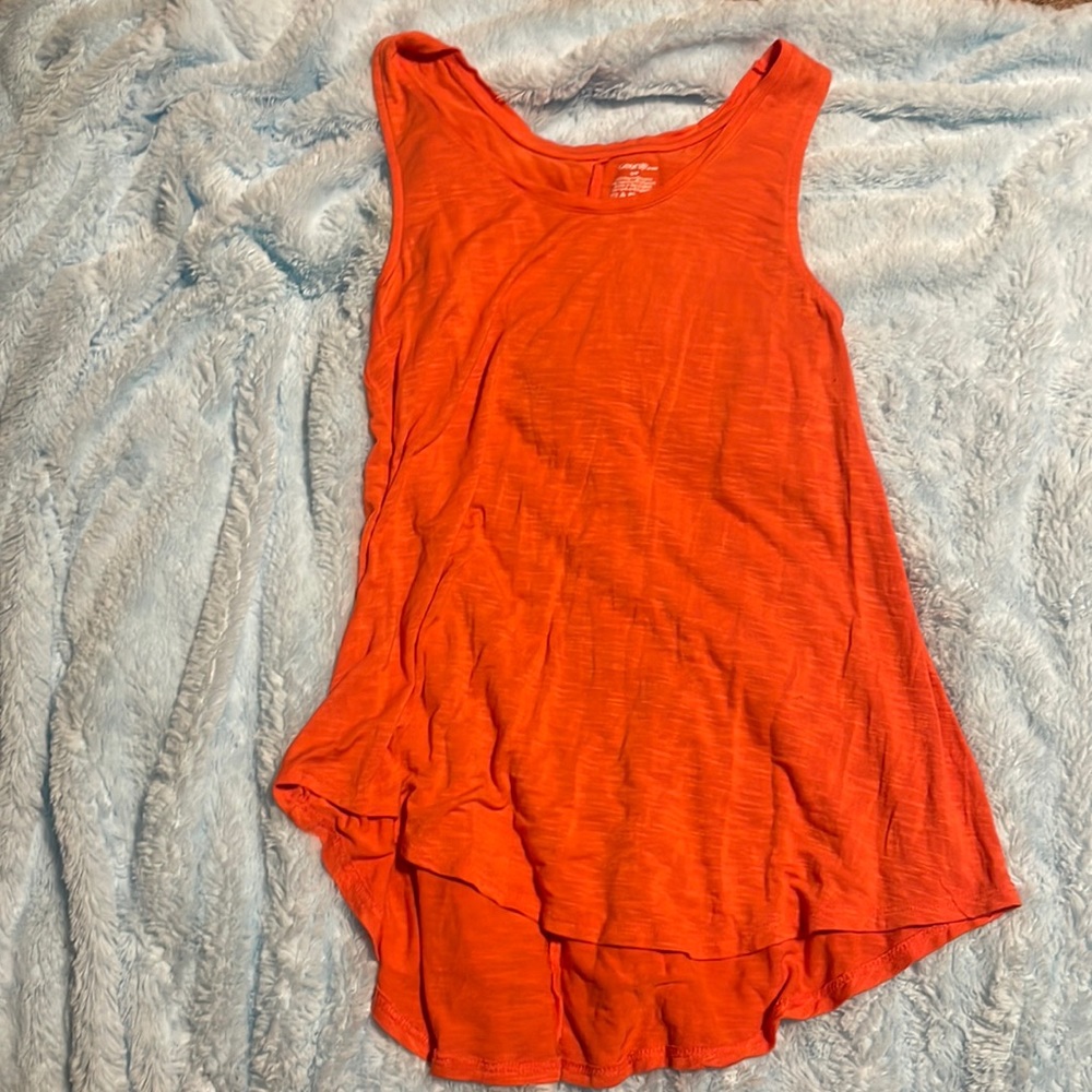orange tank top